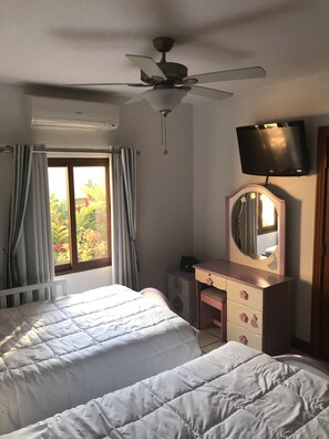 5 Schlafzimmer, Bügeleisen/Bügelbrett, kostenloses WLAN, Bettwäsche