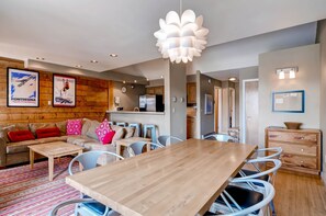 Interior - Renovated, spacious, beautiful! Stay here & kids ski free! (Keystone)