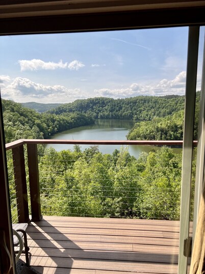 Breathtaking Mountain/Water Views/Private Pool/Hottub/4.4 miles to Casino