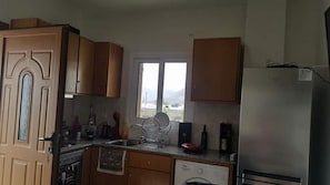 Réfrigérateur, micro-ondes, four, cafetière/bouilloire