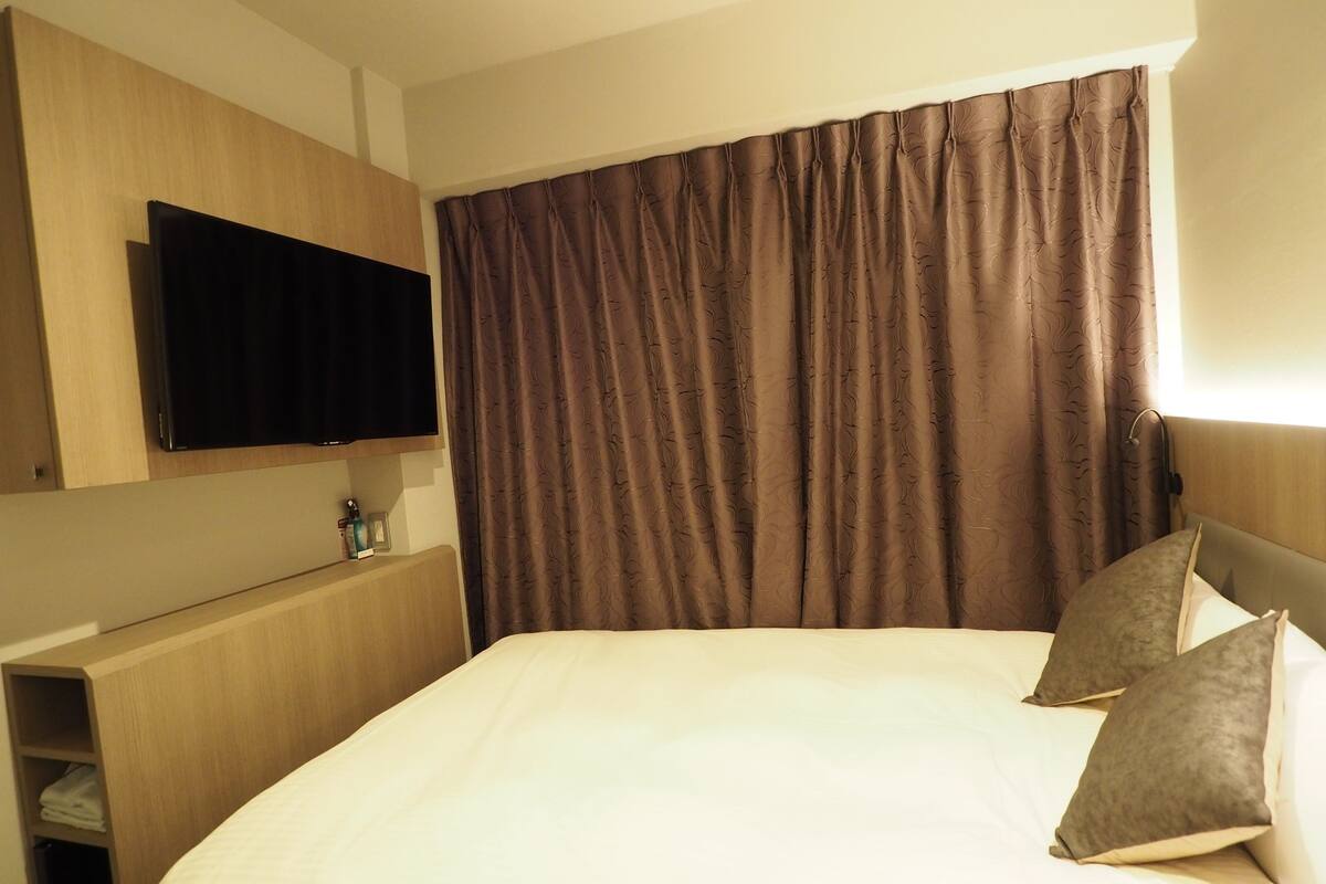 desk, blackout curtains, iron/ironing board, free wifi