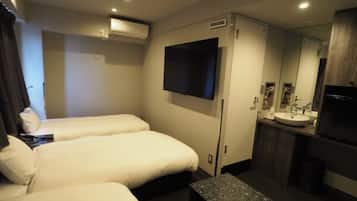 Triple Room | Desk, blackout curtains, iron/ironing board, free WiFi