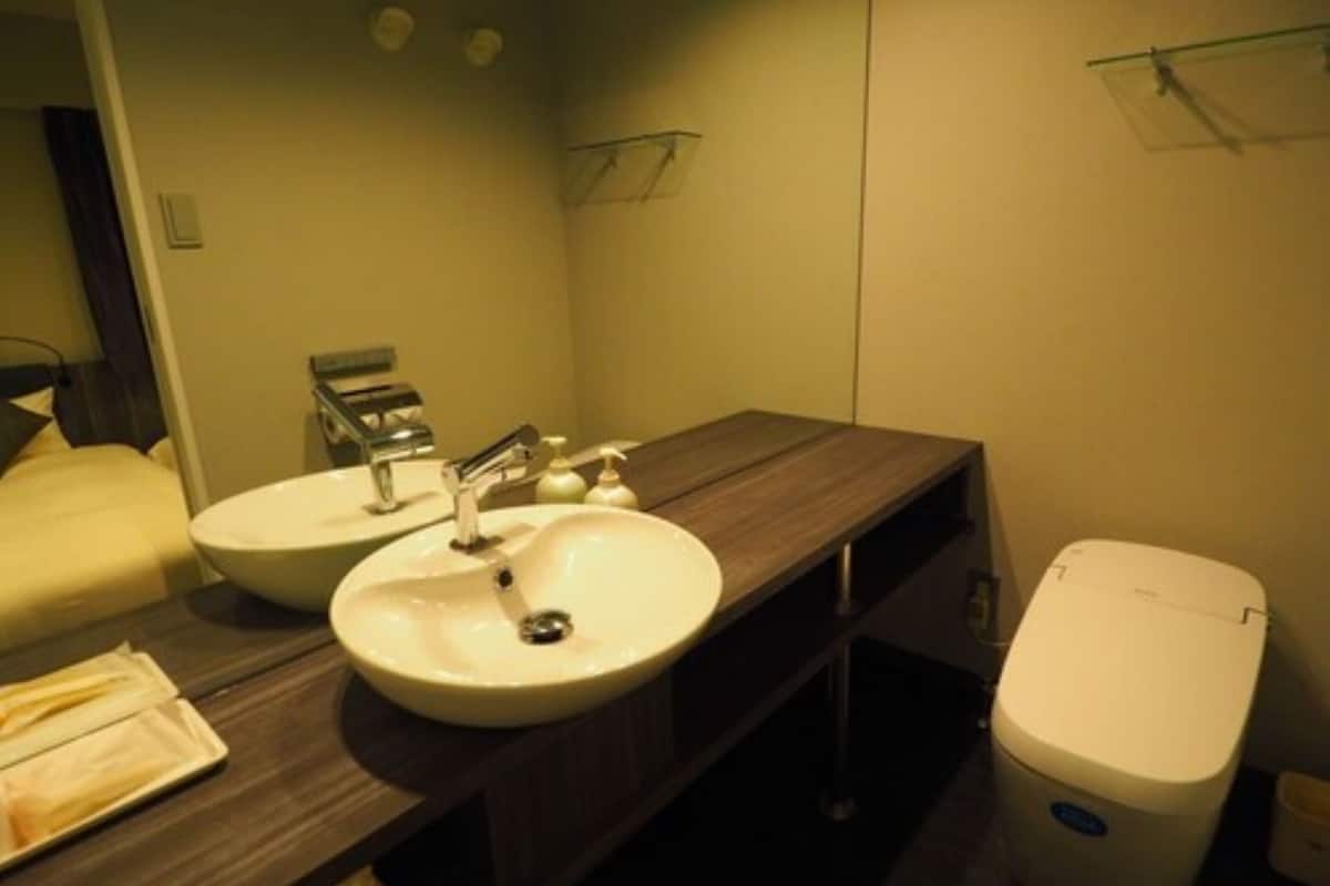 triple room | desk, blackout curtains, iron/ironing board, free wifi