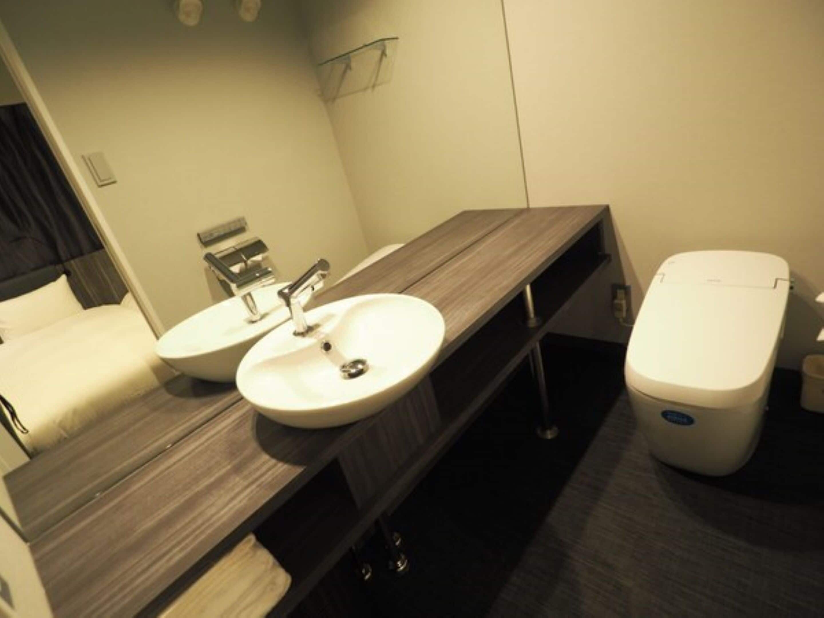 twin room | desk, blackout curtains, iron/ironing board, free wifi