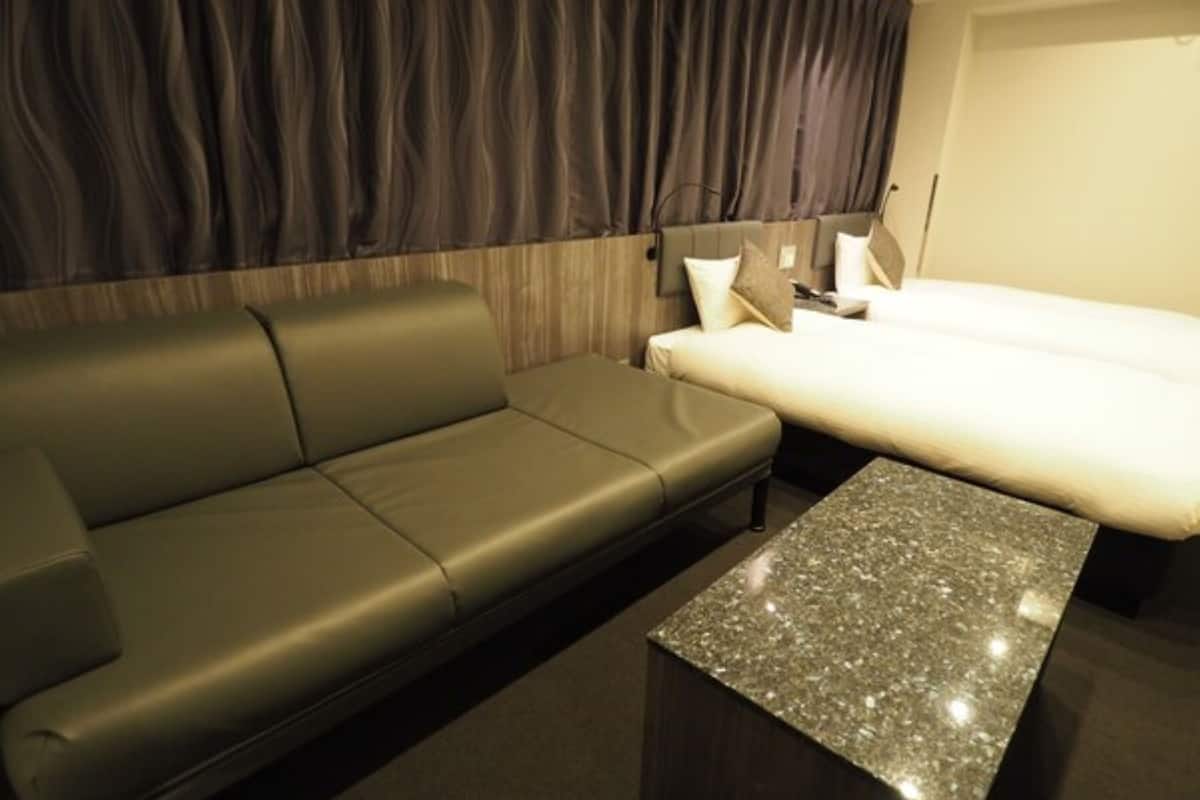 twin room | desk, blackout curtains, iron/ironing board, free wifi