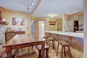 Dining - Luxe 2Br 2Ba - Rocky Mountain Views + Walk to Mainstreet by RedAwning (Breckenridge)