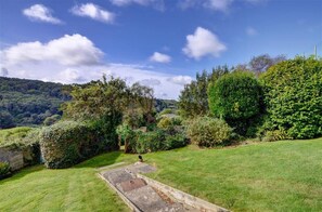 Property grounds - 6 Bed in Lee (oc-highvi) (Lee)