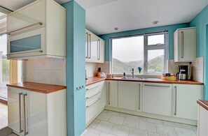 Microwave, oven, dishwasher, highchair - 6 Bed in Lee (oc-highvi) (Lee)
