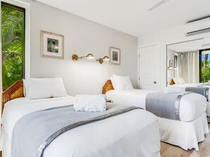 2 bedrooms, iron/ironing board, internet