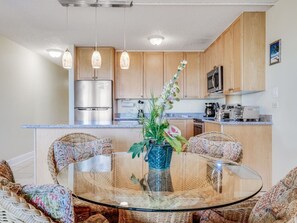 Fridge, microwave, oven, stovetop - West Maui View+Homey Comfort! Open Design w/New Kitchen, WiFi–Kamaole Sands 4307 (KIHEI)