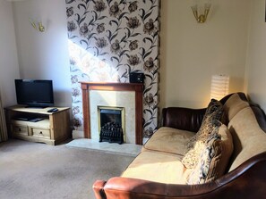 TV, peis, DVD-spiller og bøker