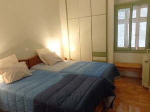 2 bedrooms, internet, bed sheets