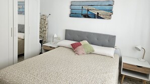 3 bedrooms, WiFi, bed sheets - Spacious apartment in the town centre (Conil de la Frontera)
