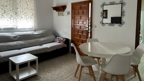 TV - Spacious apartment in the town centre (Conil de la Frontera)