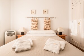 2 habitaciones, tabla de planchar con plancha, wifi y ropa de cama 