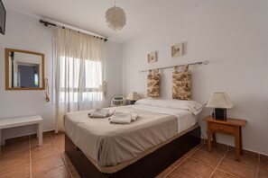 2 habitaciones, tabla de planchar con plancha, wifi y ropa de cama 