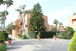 Property grounds - Apartment Mijares, with communal pool (Chiclana de la Frontera)