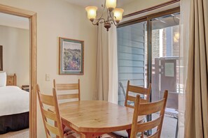 Dining - Cozy & Convenient 1Br - Just steps to Vibrant Apres-Ski 4ppl by RedAwning (Breckenridge)