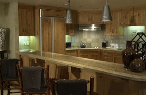 Réfrigérateur, micro-ondes, four, lave-vaisselle