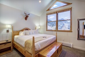 3 bedrooms, WiFi, bed sheets - 3Br Condo In River Run Village Sleeps Up To 8. Kids ski free (Keystone)