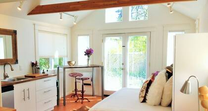 Star Studio: A Private Garden Retreat in Downtown Eugene
