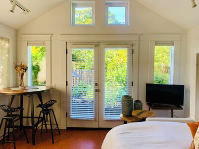 Star Studio: A Private Garden Retreat in Downtown Eugene