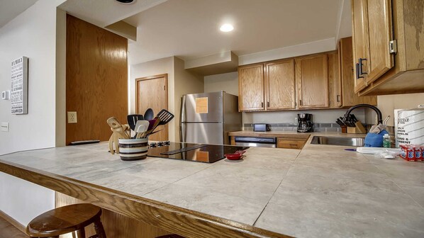 Fridge, microwave, oven, stovetop