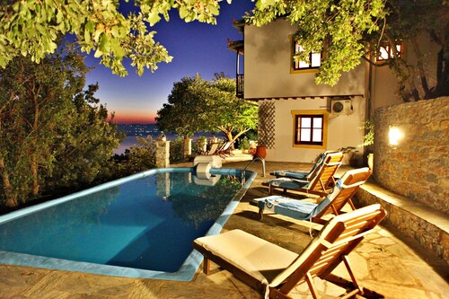 Traditional Villa Maria O with fantastic view between mountain forest and sea
