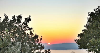 Traditionelle Villa Maria O mit fantastischer Aussicht zwischen Bergwald und Meer