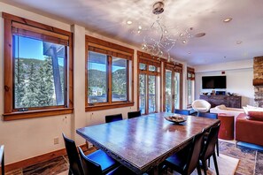Dining - Luxury 4Bdr Ski In-Out Condo-Premium Amenities (Keystone)