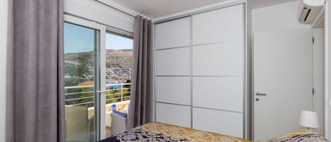 2 chambres, fer et planche Ă repasser, Wi-Fi, draps fournis