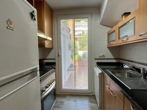 Kühlschrank, Mikrowelle, Ofen, Geschirrspüler