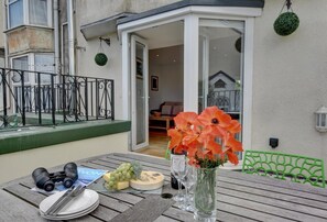 Outdoor dining - 2 Bed in Ilfracombe (oc-bellev) (Ilfracombe)