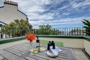Outdoor dining - 2 Bed in Ilfracombe (oc-bellev) (Ilfracombe)