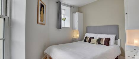 2 soverom, strykejern/-brett, wi-fi (inkludert) og sengetøy