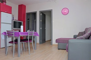 TV - Bright apartment close to beach (CONIL DE LA FRONTERA)