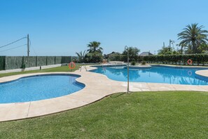 Pool - Beachfront holiday apartment with WiFi (Marbella)