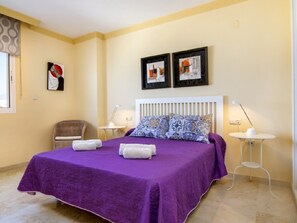 3 bedrooms, iron/ironing board, WiFi, bed sheets