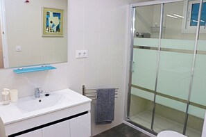 淋浴设施、毛巾