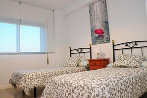 1 多间卧室、上网接入、床单