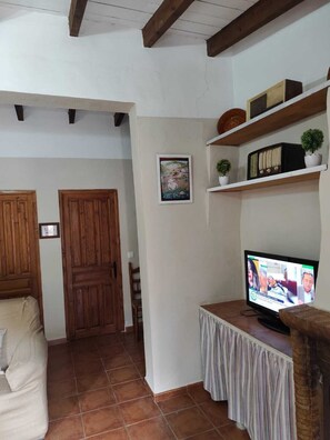 TV, fireplace, DVD player - Casa Villazo I     . (Almáchar)