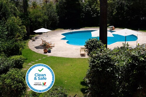 Villa with 7 rooms, swimming pool, tennis court and garden