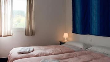 3 slaapkamers, een strijkplank/strijkijzer, wifi, beddengoed