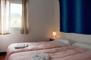 3 chambres, fer et planche Ă repasser, Wi-Fi, draps fournis