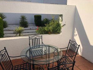 屋外ダイニングエリア