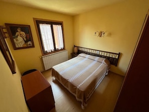 3 Schlafzimmer, Bügeleisen/Bügelbrett, Bettwäsche