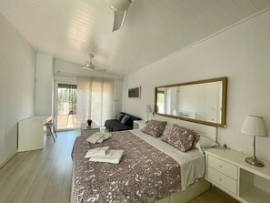 4 Schlafzimmer, Schreibtisch, Bügeleisen/Bügelbrett, WLAN