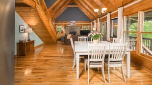 Interior - Mountain Serenity! King Beds - Hot Tub - Fireplace - Ping Pong - Fire Pit (Boone)