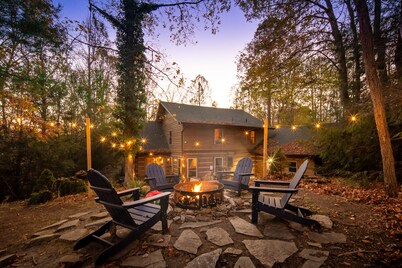 KING Beds Hot Tub - Fireplace - Ping Pong - Fire Pit