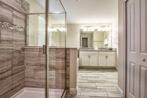 Hair dryer, towels, soap, toilet paper - Beautiful Upscale Vacation Home w/all the amenities! Game Room, BBQ, Sonos Hi- Def Sound System,Eco friendly! (Champions Gate)